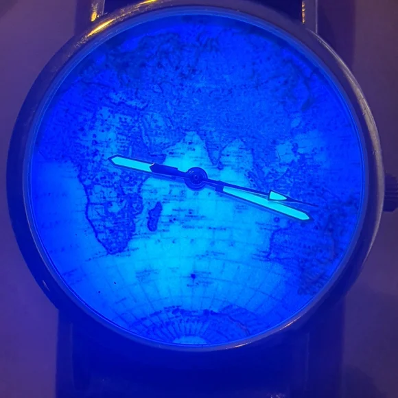 10/$20 Goldtone/Brown Leather Mapface Men's Watch - Picture 3 of 4